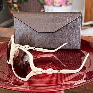 GUCCI authentic Chain sunglasses